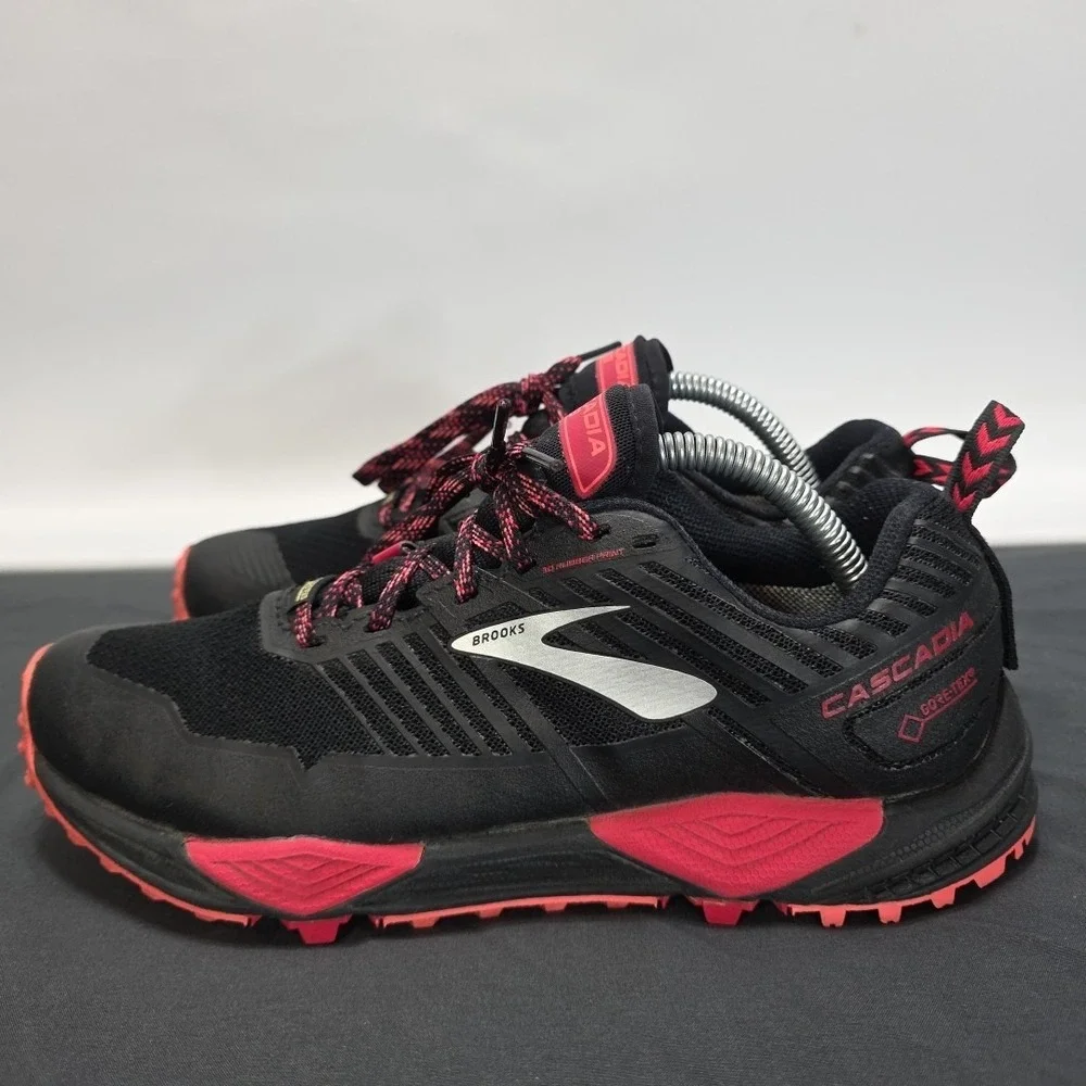 Size 7 - Brooks Cascadia 13 GTX Black - 1202731-B048 - Picture 3 of 8